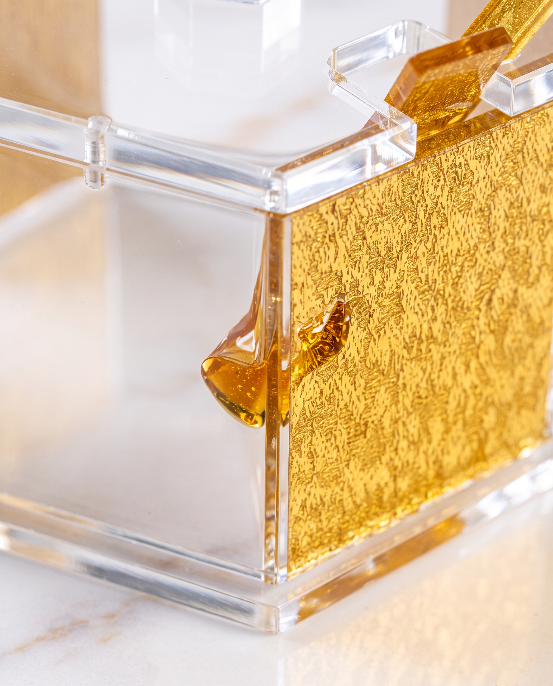 Luxury Hexagon Honey Dish with Dipper for Rosh Hashanah – Gold & Clear Acrylic